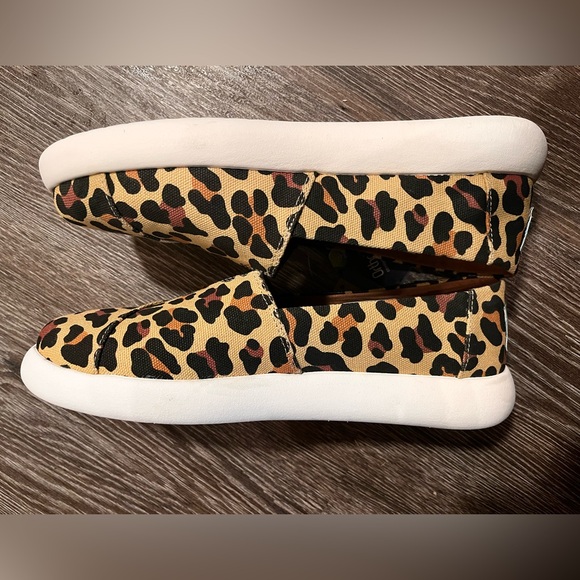 Women  (9.5) NWT TOMS Alpargata Mallow Beige XL Classic Leopard Print Shoes - Picture 5 of 10